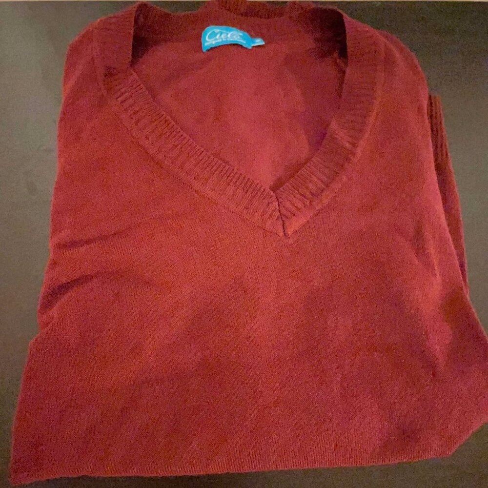 Cielo V neck Sweater Long sleeve, New, Size Medium, Red!